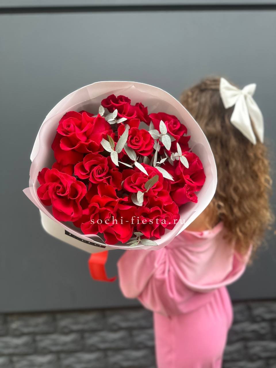 Красные французские розы — доставка цветов Нижнекамске