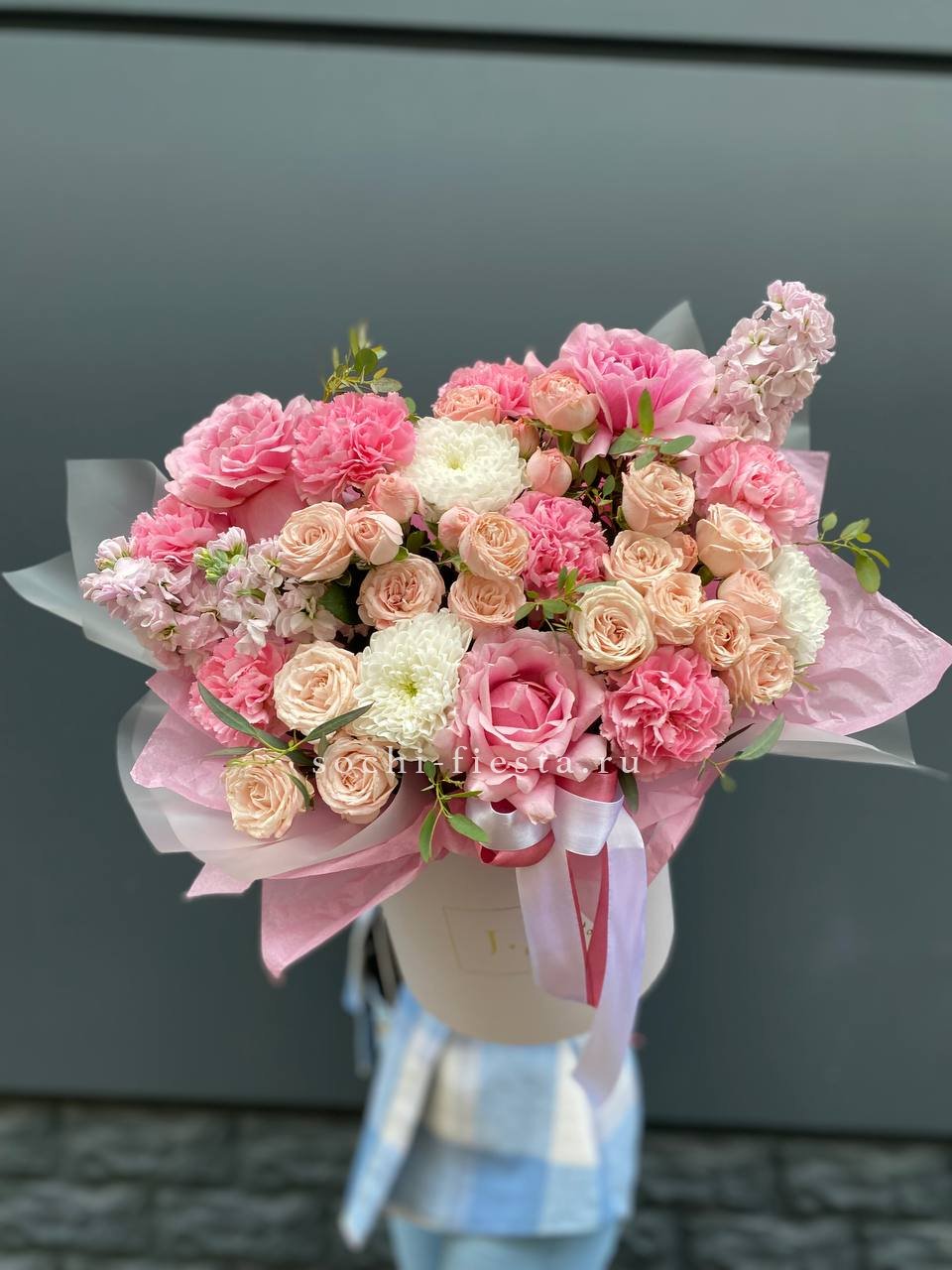 Авторский цветочный бокс — заказать в Нижнекамске