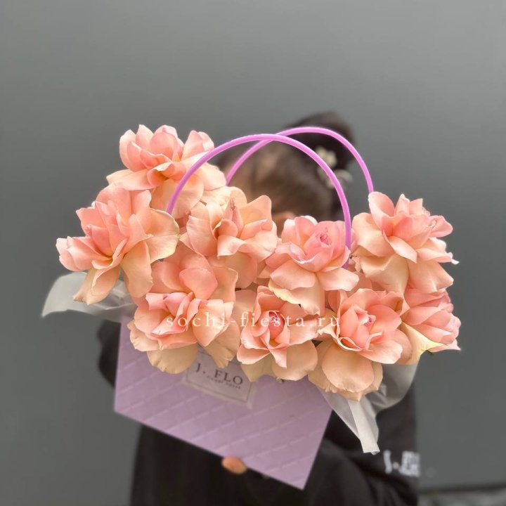 Сумочка с розами "Кети" в Нижнекамске