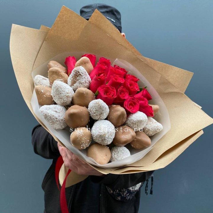 Розы и клубника в шоколаде Мерси в Нижнекамске
