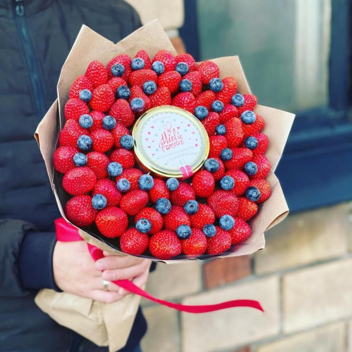 "Клубника и мёд" в Нижнекамске