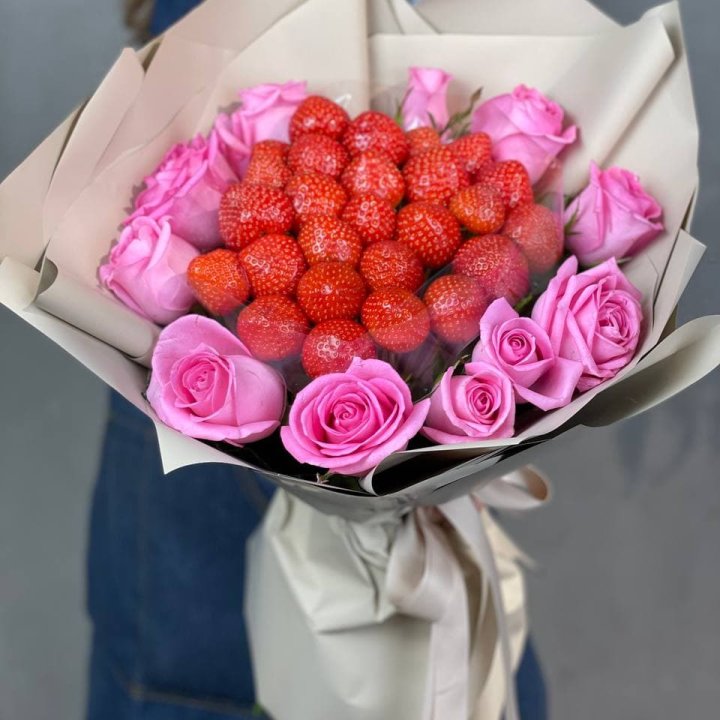 Клубника и розы в Нижнекамске