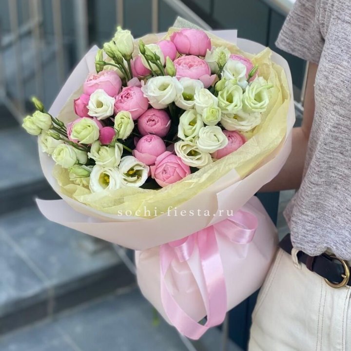 Букет кустовых роз с эустомой в Нижнекамске