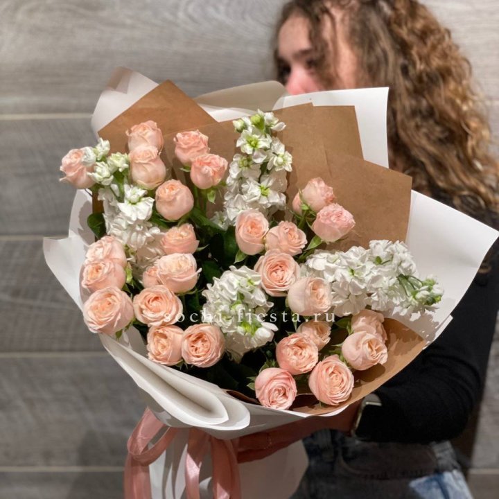 Букет бомбасти и маттиола в Нижнекамске