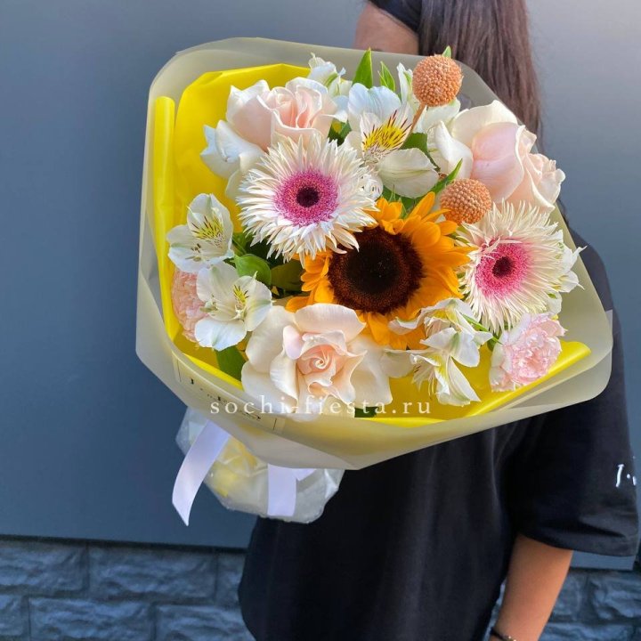 Букет с подсолнухом "Елоу" в Нижнекамске