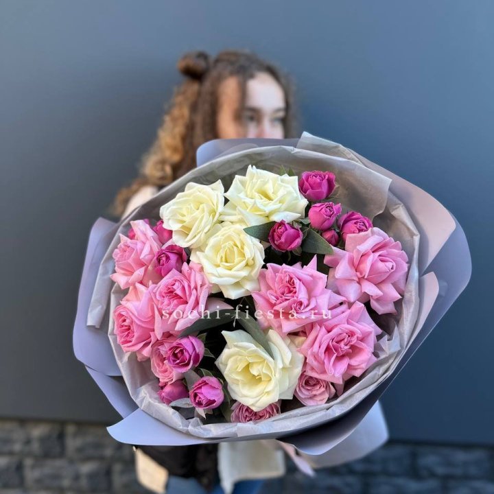 Букет французских и пионовидных роз в Нижнекамске