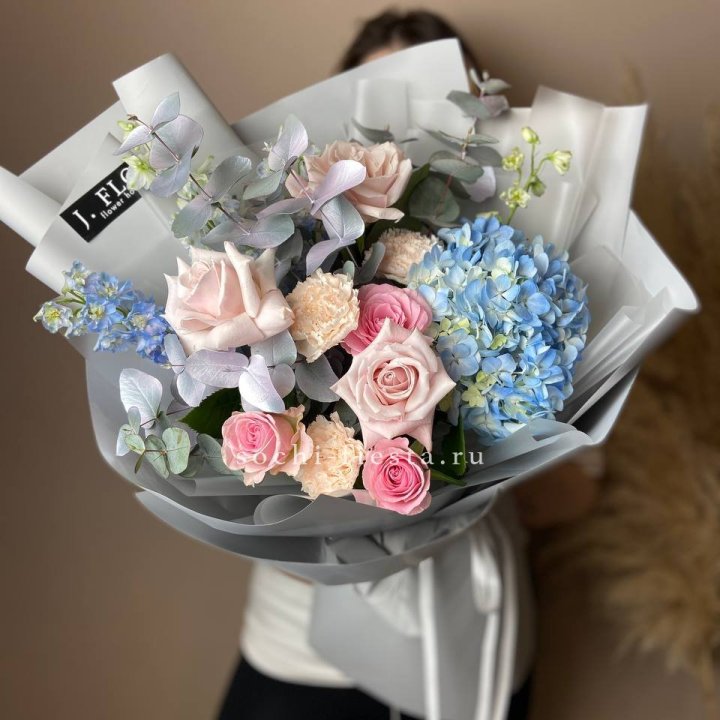 Букет с гортензией № 4 в Нижнекамске