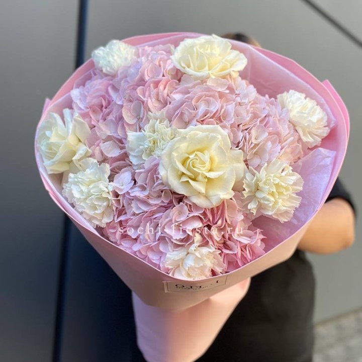  Букет гортензий и роз  в Нижнекамске