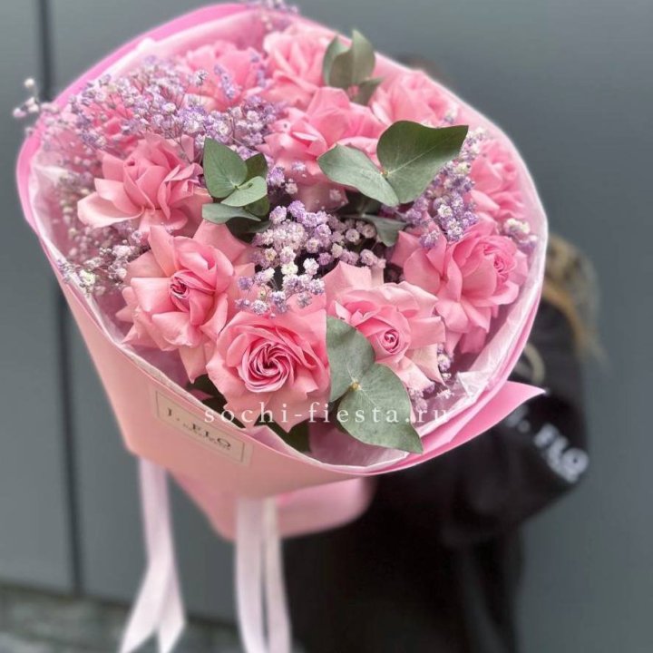 Розовые французские розы с гипсофилой в Нижнекамске