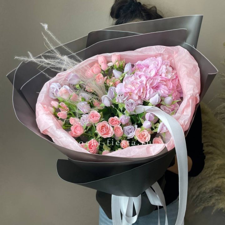  Букет гортензии и роз "Саперави" в Нижнекамске