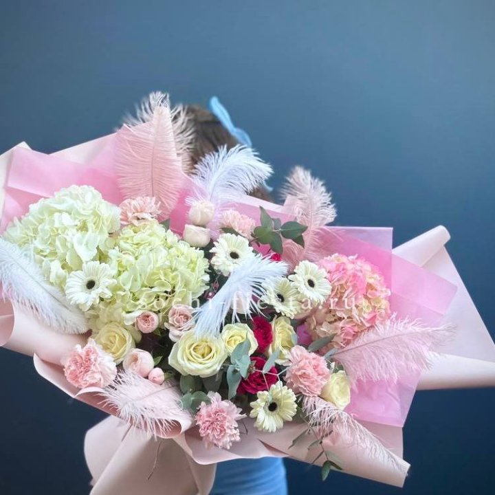 Дизайнерский букет "Валенсия-3" в Нижнекамске