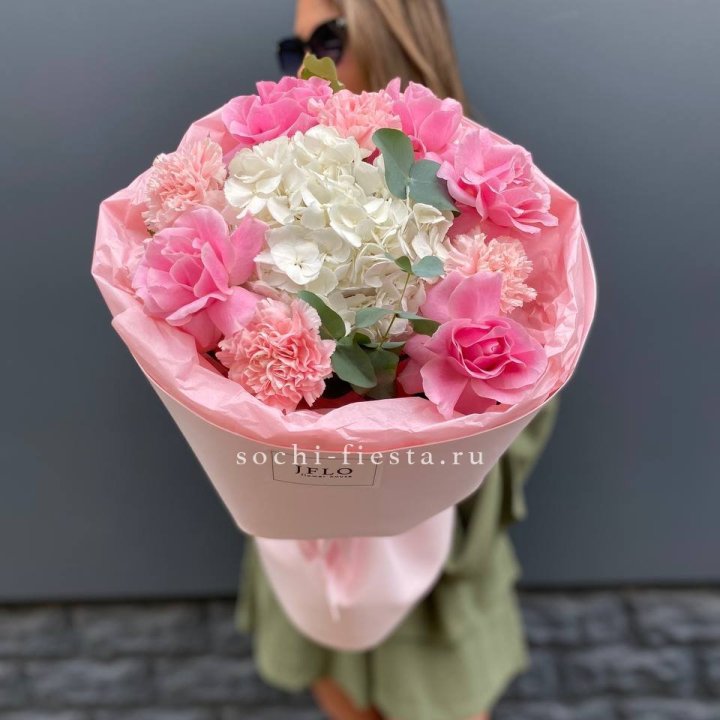  Букет роз и гортензии "Навола" в Нижнекамске