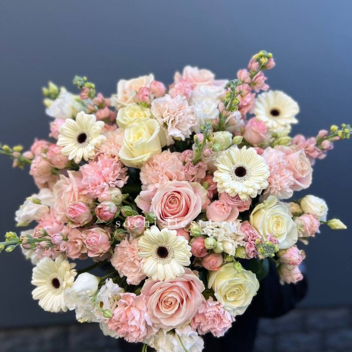 Авторский букет "Нежный" в Нижнекамске