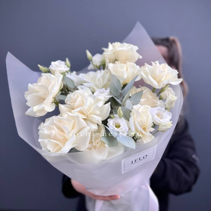 Букет французских роз и эустомы  в Нижнекамске