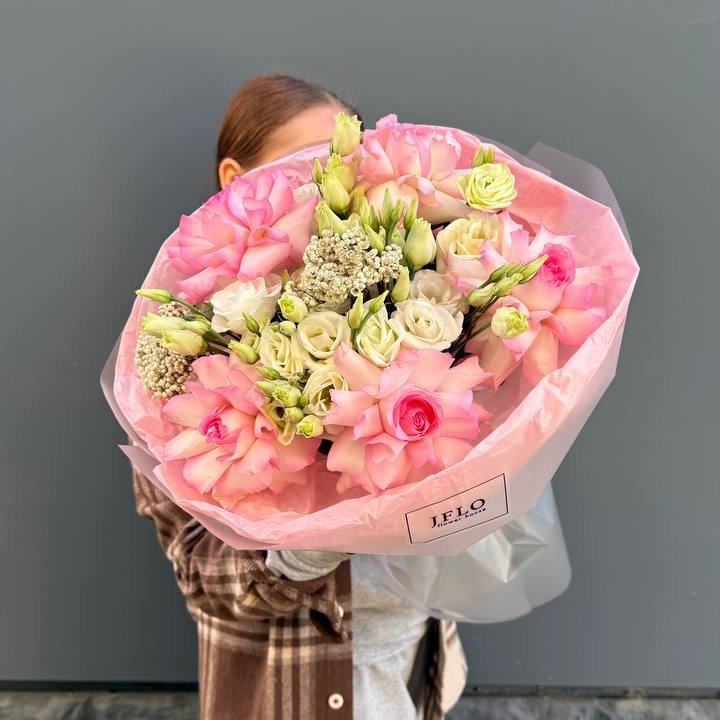 Букет "Розы с эустомой" с доставкой в Нижнекамске