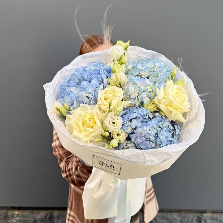 Букет "Глубина глаз" с доставкой в Нижнекамске