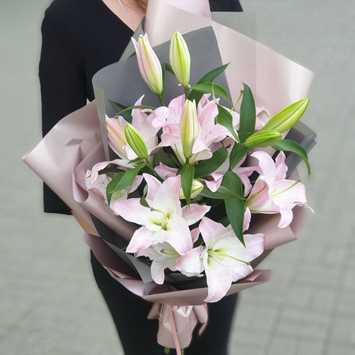 Букет розовых лилий в Нижнекамске