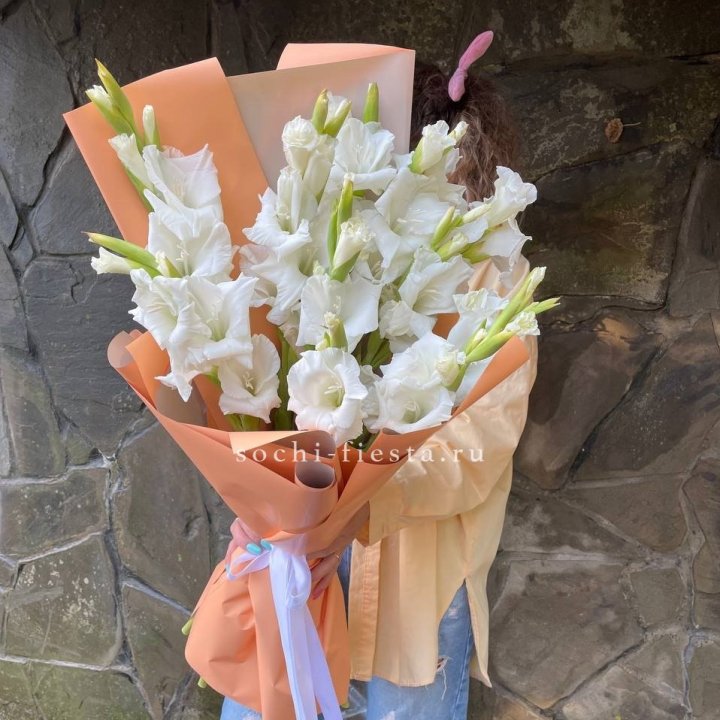 Букет белых гладиолусов  в Нижнекамске
