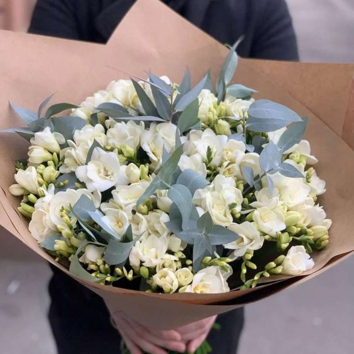 51 фрезия с эвкалиптом в Нижнекамске