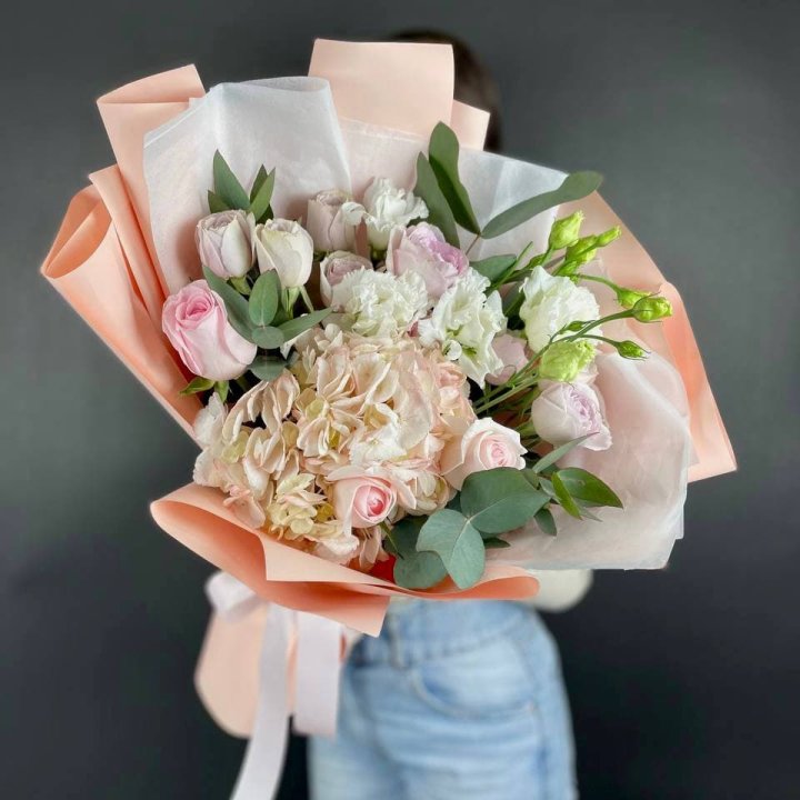 Букет с гортензией "Клодс" в Нижнекамске