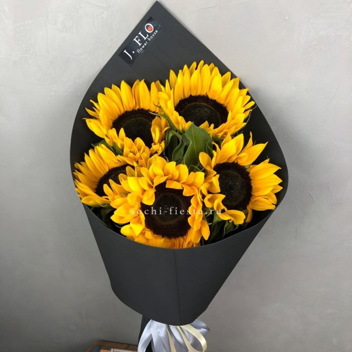 Букет из 5  подсолнухов в Нижнекамске