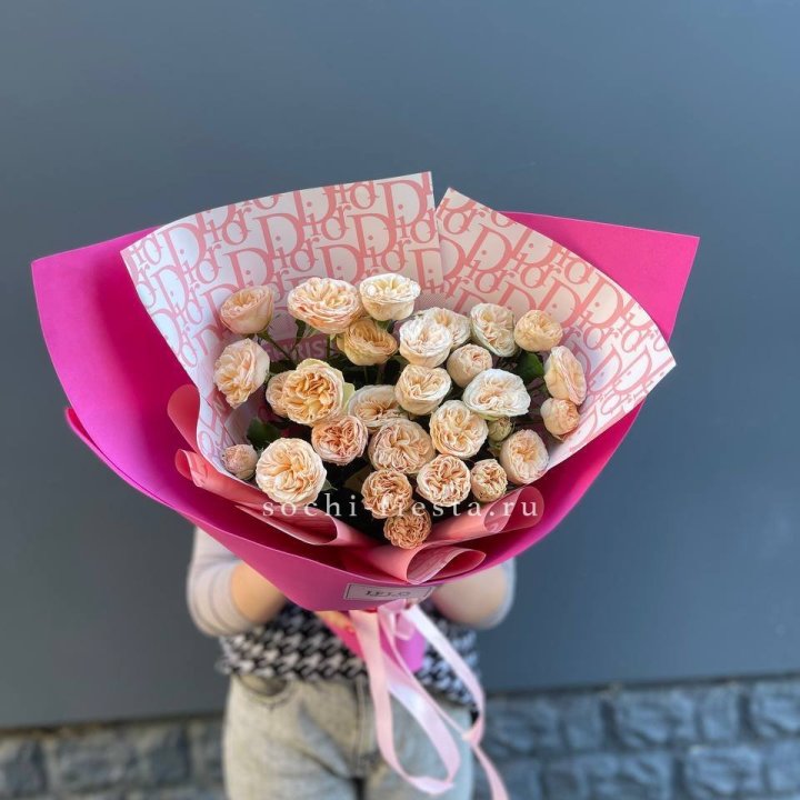 9 пионовидных роз в Нижнекамске