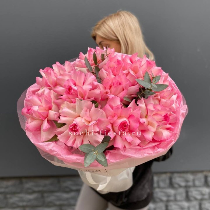 11 французских роз с доставкой в Нижнекамске