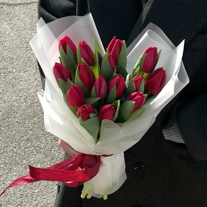 15 красных тюльпанов в Нижнекамске