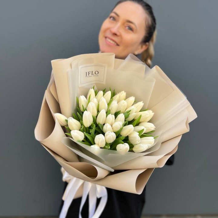 35 белых тюльпанов в Нижнекамске