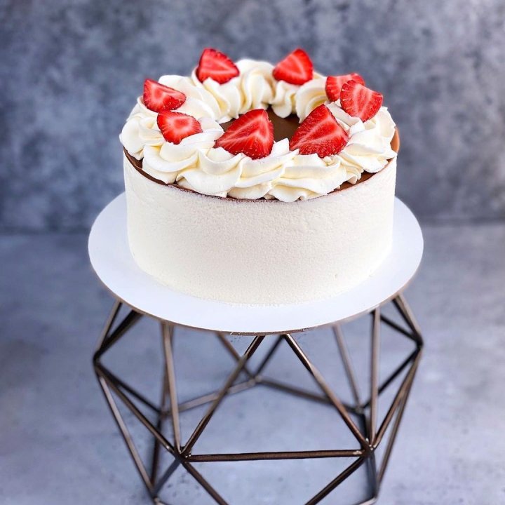 Торт "Клубника со сливками" в Нижнекамске