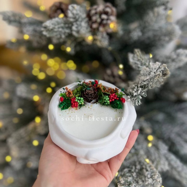 Свеча ароматическая в гипсе Руки с шишкой в Нижнекамске