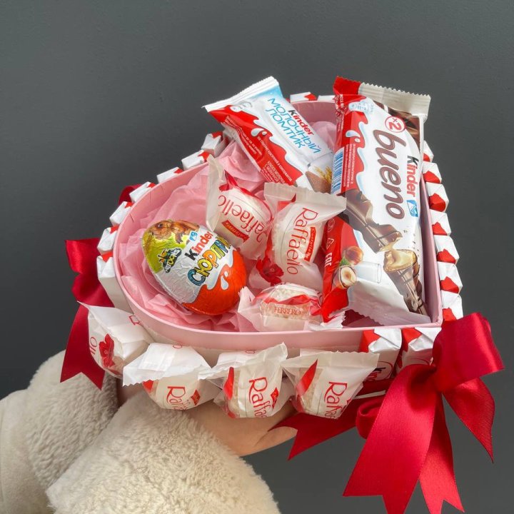 Бокс киндерами и раффаэлло в Нижнекамске