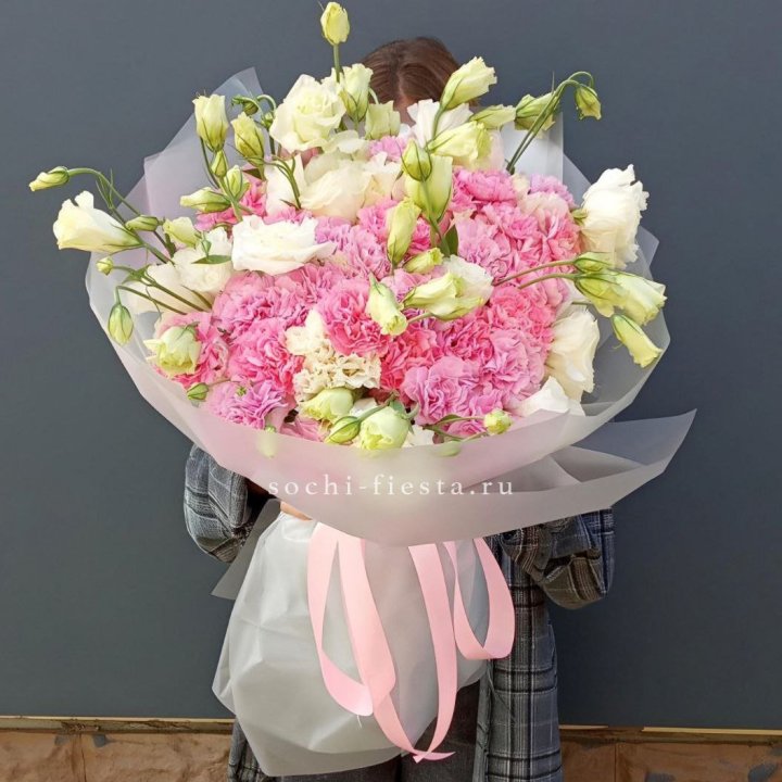 Букет из эустом и диантусов  в Нижнекамске