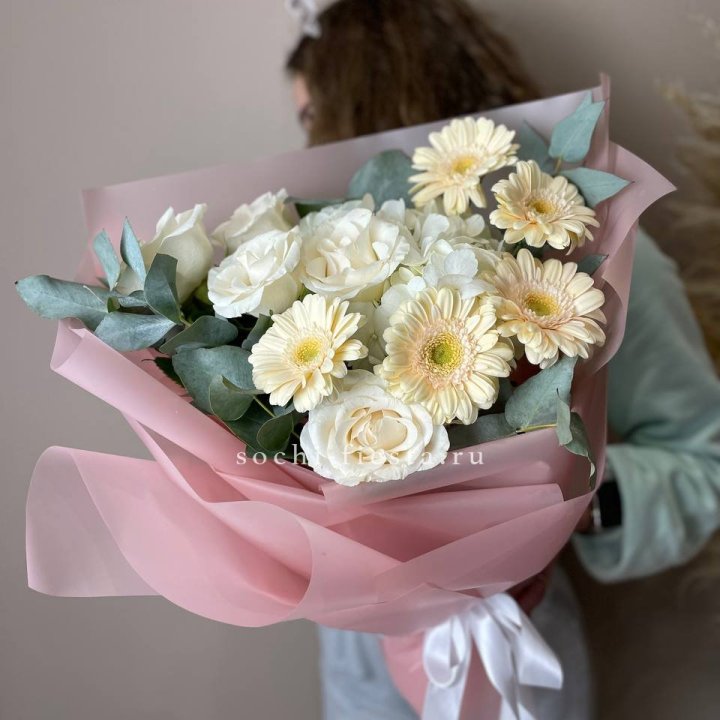 Букет роз, гортензии, гербер  в Нижнекамске