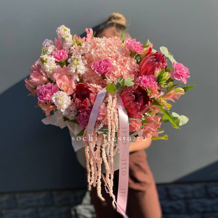 Коробка с цветами "Камикадзе" в Нижнекамске