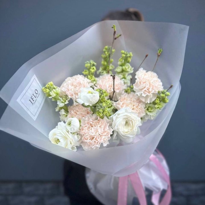 Букет маттиолы и ранункулюсов  в Нижнекамске