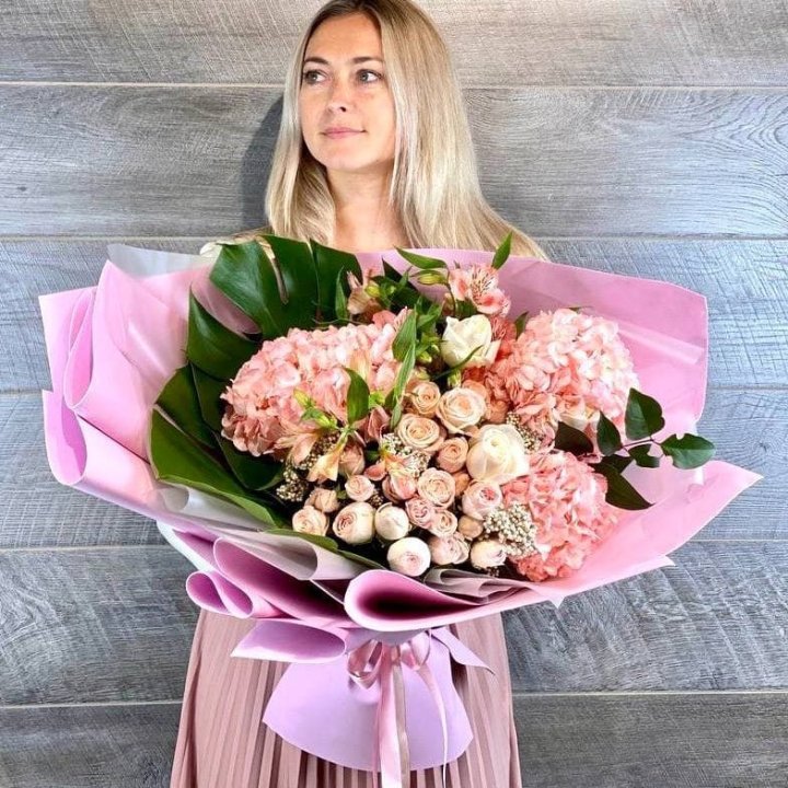 Дизайнерский букет "Валенсия-2" в Нижнекамске