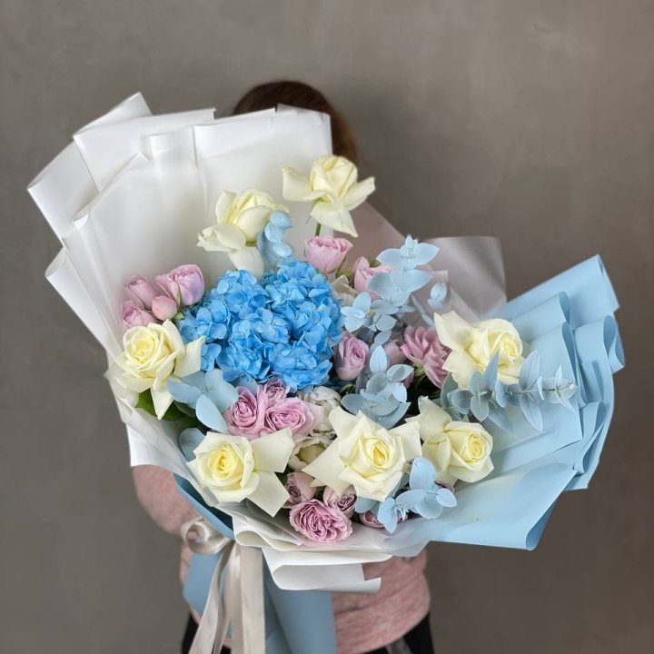 Дизайнерский букет "Блю скайфорт" в Нижнекамске