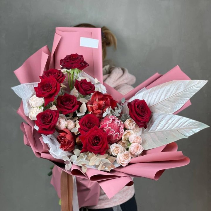 Дизайнерский букет "Ред Вильвет" в Нижнекамске