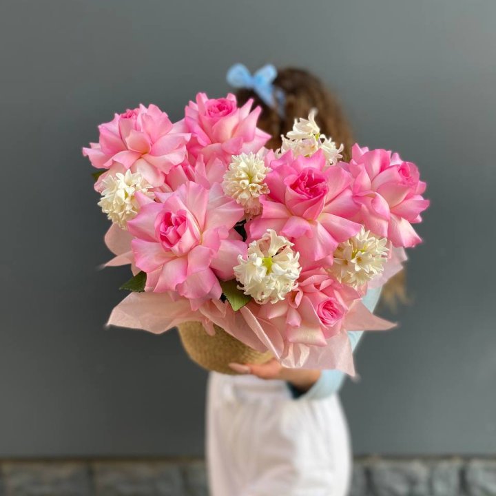 Дуо розы и гиацинты с доставкой в Нижнекамске