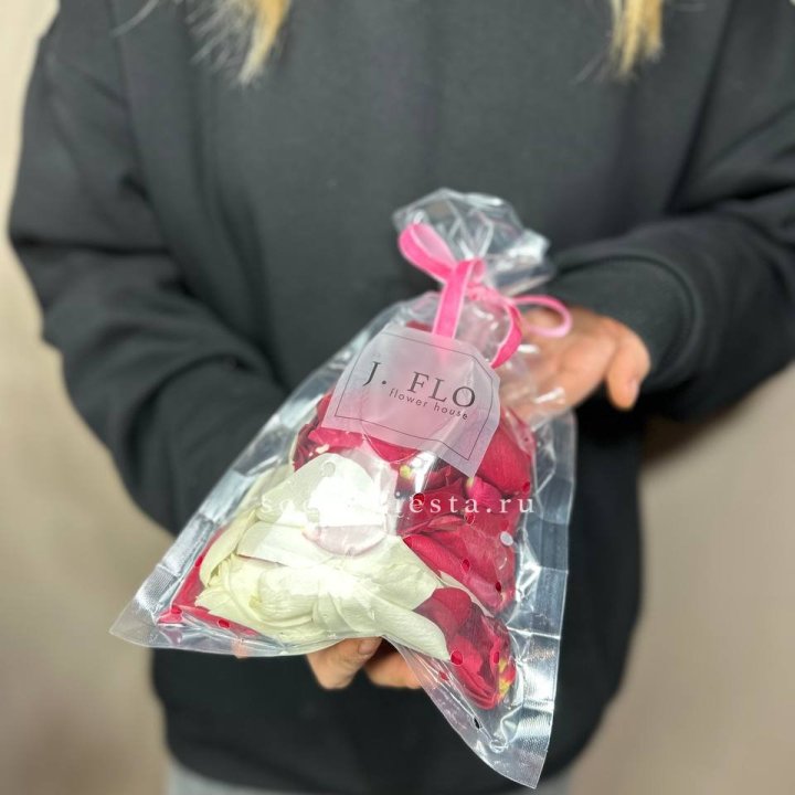 Лепестки роз в Нижнекамске