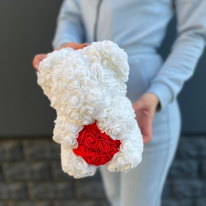 Медведь с красным седцем в Нижнекамске