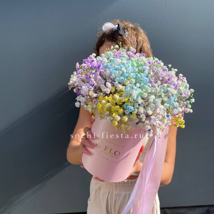 Радужные гипсофилы в шляпной коробке в Нижнекамске