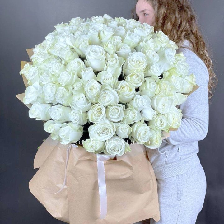 101 белая высокая импортная роза в Нижнекамске
