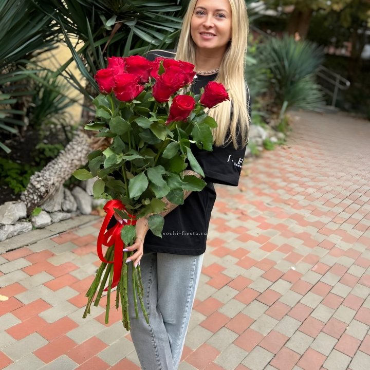 15 высоких красных роз в Нижнекамске
