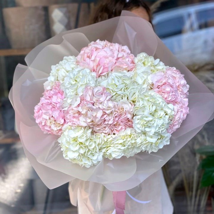 Букет гортензий № 3 с доставкой в Нижнекамске