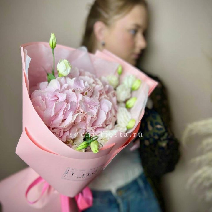 Букет с гортензией №2 в Нижнекамске