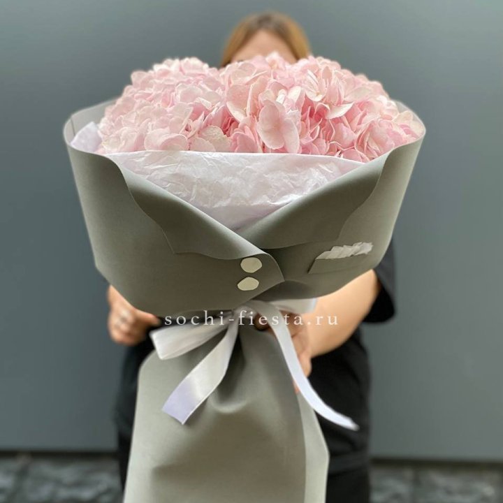  Букет  пиджачок из 5 гортензий в Нижнекамске