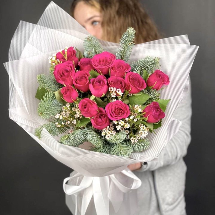 Новогодний букет Елки и Розы в Нижнекамске
