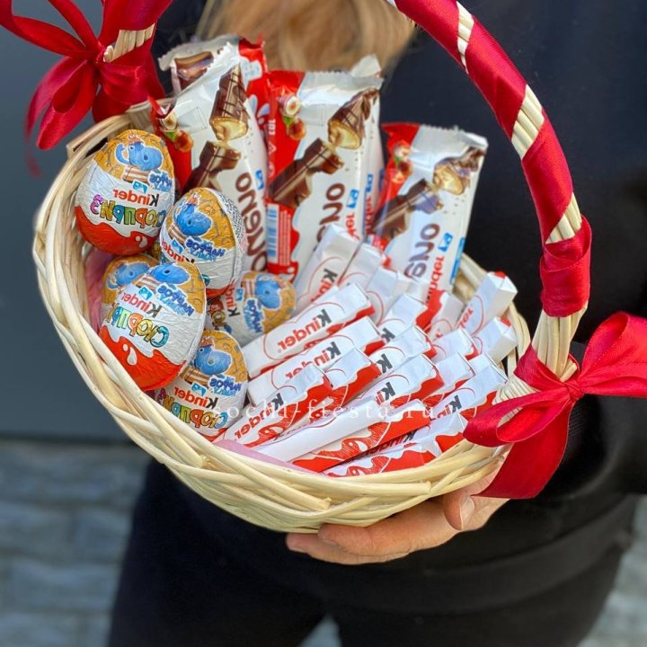 Корзина с киндерами  в Нижнекамске